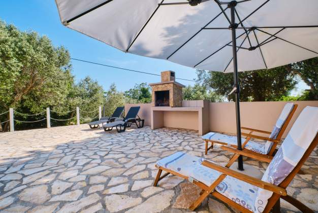 Country House Ćunski – Spacious holiday home with terrace, Mali Lošinj