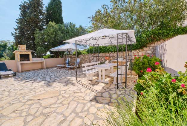 Country House Ćunski – Spacious holiday home with terrace, Mali Lošinj