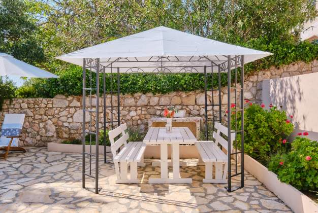 Country House Ćunski – Spacious holiday home with terrace, Mali Lošinj