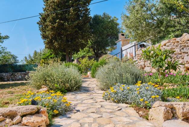 Country House Ćunski – Spacious holiday home with terrace, Mali Lošinj