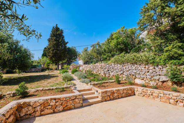 Country House Ćunski – Spacious holiday home with terrace, Mali Lošinj