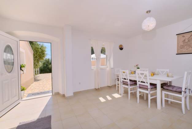 Country House Ćunski – Spacious holiday home with terrace, Mali Lošinj