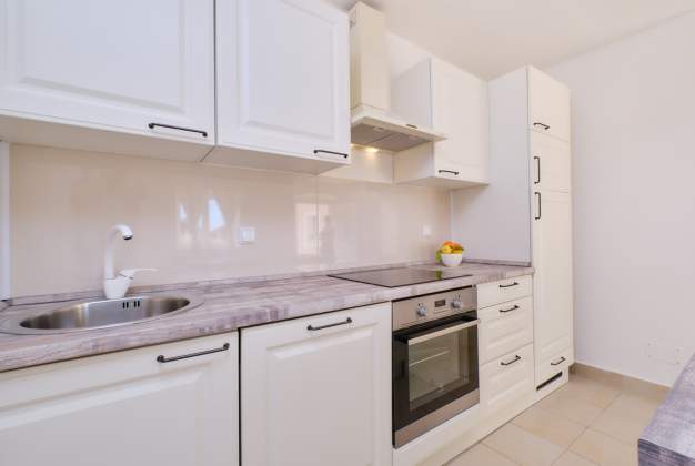 Country House Ćunski – Spacious holiday home with terrace, Mali Lošinj