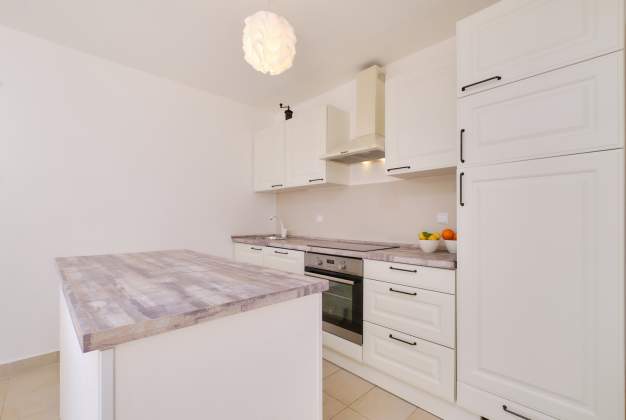 Country House Ćunski – Spacious holiday home with terrace, Mali Lošinj