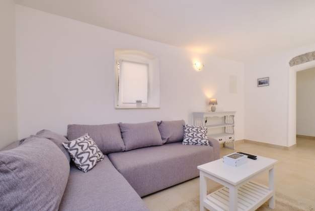 Country House Ćunski – Spacious holiday home with terrace, Mali Lošinj