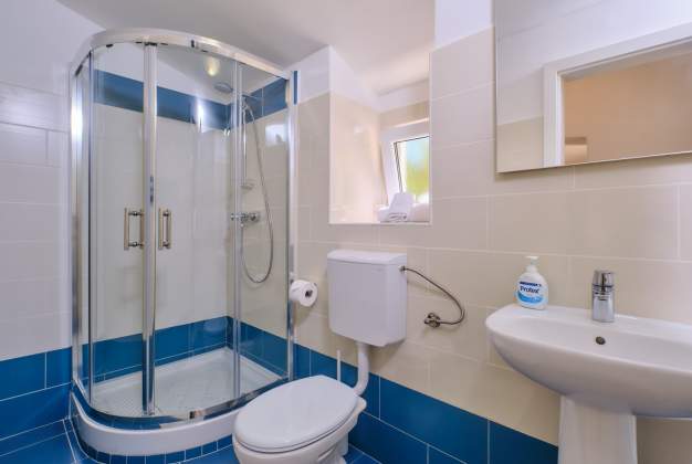 Country House Ćunski – Spacious holiday home with terrace, Mali Lošinj