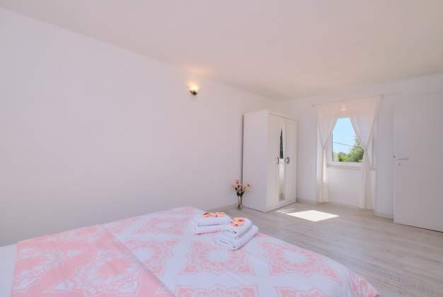 Country House Ćunski – Spacious holiday home with terrace, Mali Lošinj