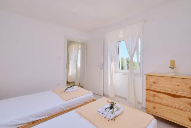 Country House Ćunski – Spacious holiday home with terrace, Mali Lošinj