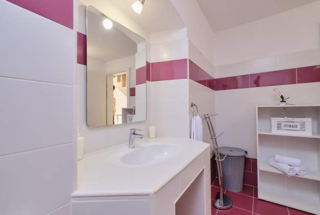 Country House Ćunski – Spacious holiday home with terrace, Mali Lošinj