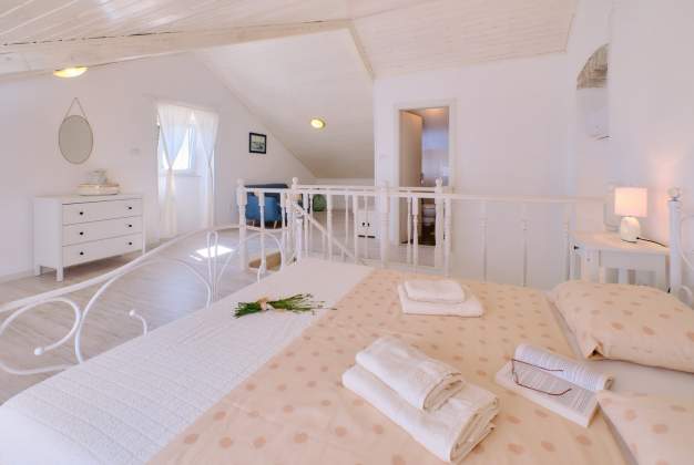 Country House Ćunski – Spacious holiday home with terrace, Mali Lošinj