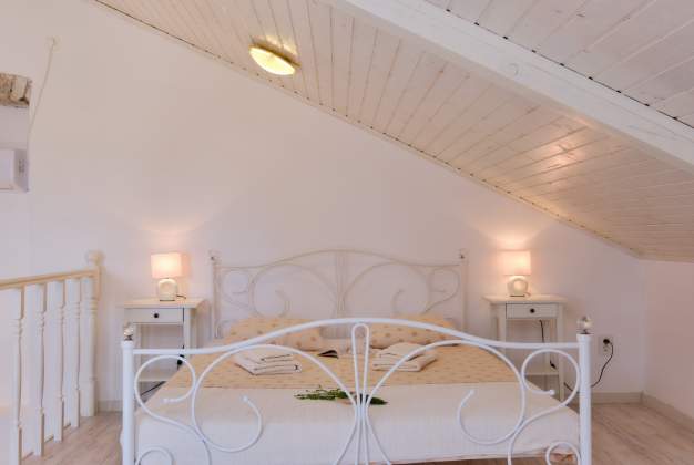 Country House Ćunski – Spacious holiday home with terrace, Mali Lošinj