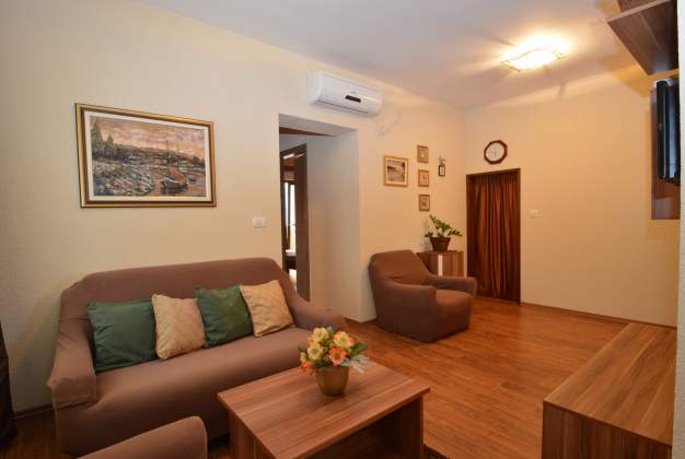 Ferienwohnungen Christian 1, Geräumig & strandnah, Mali Losinj