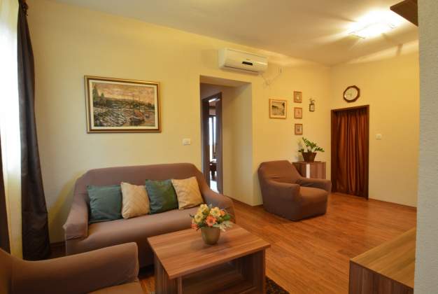 Ferienwohnungen Christian 1, Geräumig & strandnah, Mali Losinj