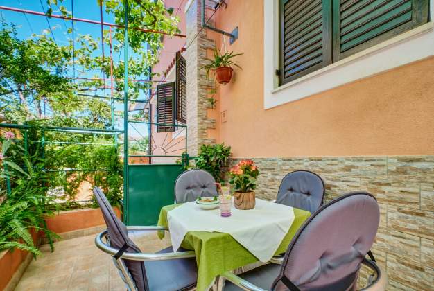Apartment Cilka 1, Accommodation for 2 people, close to the beach, Mali Losinj