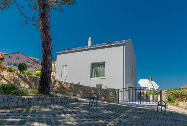 Apartment Blue Wave modern apartment near Čikat, Mali Lošinj