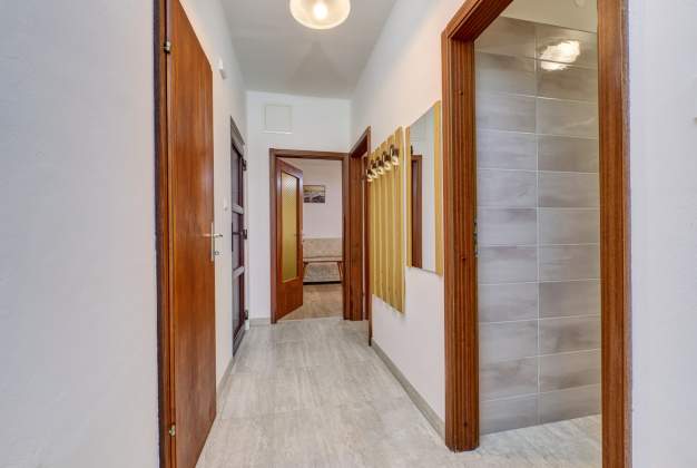 Newly renovated apartment Dani 1, for three people with a balcony near the beach - Mali Lošinj, Croa