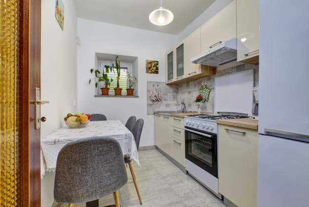 Newly renovated apartment Dani 1, for three people with a balcony near the beach - Mali Lošinj, Croa