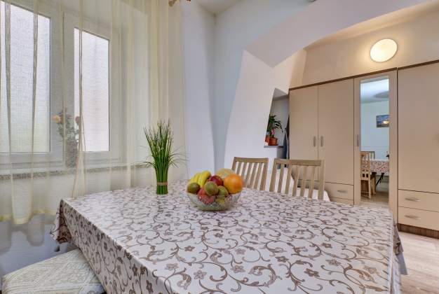 Newly renovated apartment Dani 1, for three people with a balcony near the beach - Mali Lošinj, Croa