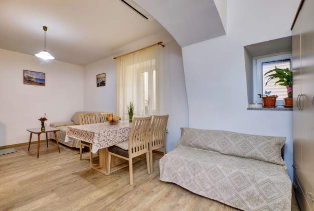 Newly renovated apartment Dani 1, for three people with a balcony near the beach - Mali Lošinj, Croa