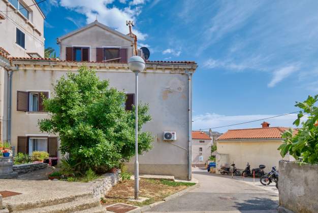 Newly renovated apartment Dani 1, for three people with a balcony near the beach - Mali Lošinj, Croa