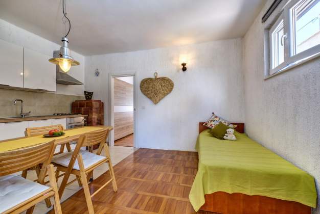 Apartment Deja 1 - Ideal for 3 people, near Čikat - Mali Lošinj, Croatia