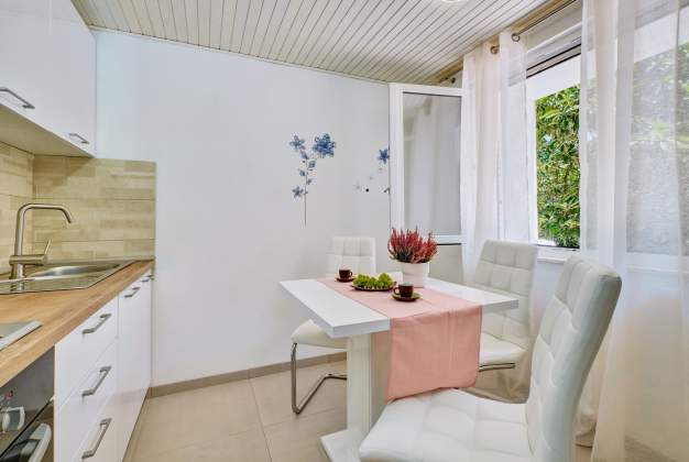 Studio Apartment Deja 3 - Terrace for 2, near Čikat - Mali Losinj, Croatia
