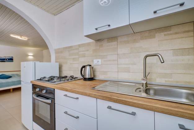 Studio Apartment Deja 3 - Terrace for 2, near Čikat - Mali Losinj, Croatia