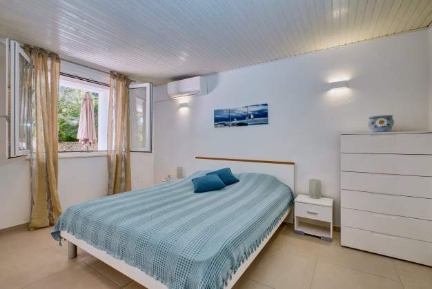 Studio Apartment Deja 3 - Terrace for 2, near Čikat - Mali Losinj, Croatia