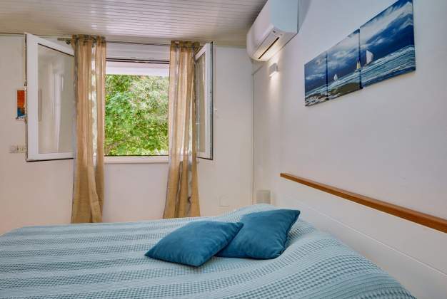 Studio Apartment Deja 3 - Terrace for 2, near Čikat - Mali Losinj, Croatia