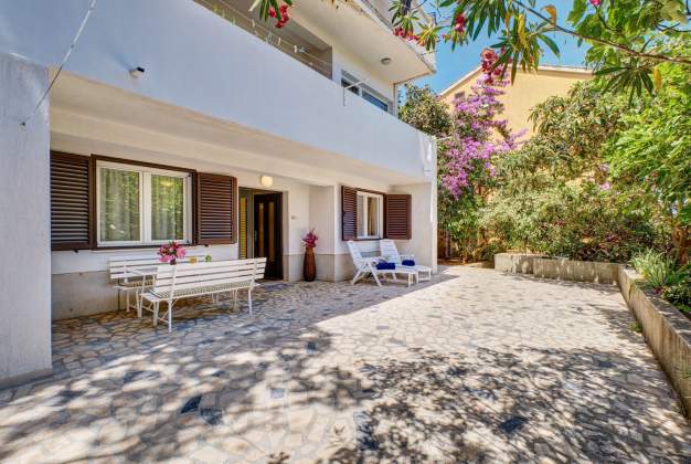 Studio Apartment Deja 3 - Terrace for 2, near Čikat - Mali Losinj, Croatia