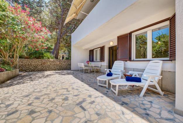 Studio Apartment Deja 3 - Terrace for 2, near Čikat - Mali Losinj, Croatia
