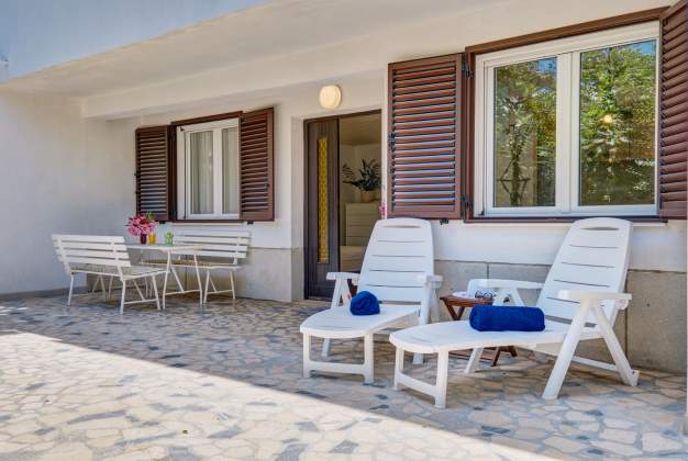 Studio Apartment Deja 3 - Terrace for 2, near Čikat - Mali Losinj, Croatia