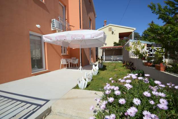 Apartment Duje 2 - Near the beach, with a terrace, ideal for a couple, Artatore, Mali Lošinj