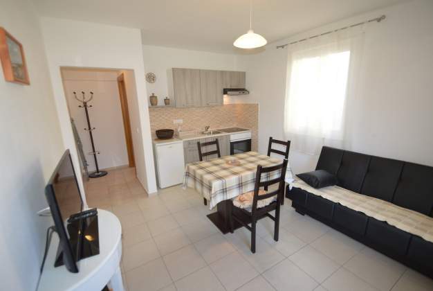Apartment Duje 2 - Near the beach, with a terrace, ideal for a couple, Artatore, Mali Lošinj