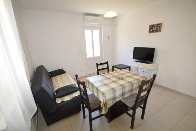 Apartment Duje 2 - Near the beach, with a terrace, ideal for a couple, Artatore, Mali Lošinj