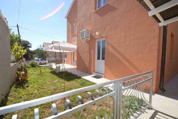 Apartment Duje 2 - Near the beach, with a terrace, ideal for a couple, Artatore, Mali Lošinj