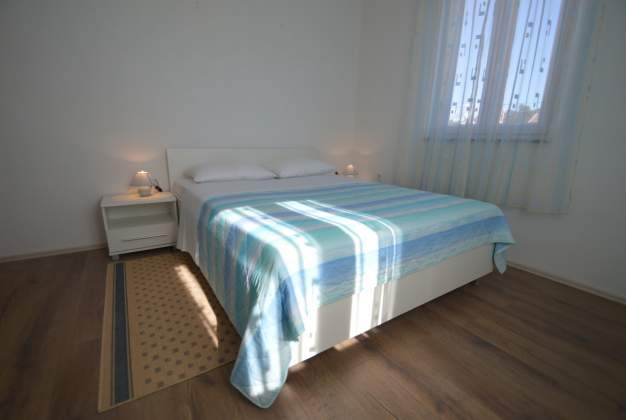 Apartment Duje 3 - Spacious stay near beach, terrace with BBQ in Artatore, Mali Lošinj