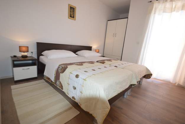 Apartment Duje 3 - Spacious stay near beach, terrace with BBQ in Artatore, Mali Lošinj