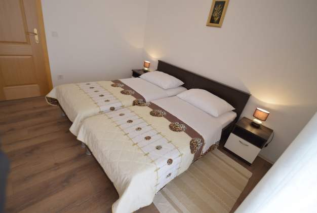 Apartment Duje 3 - Spacious stay near beach, terrace with BBQ in Artatore, Mali Lošinj