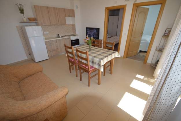 Apartment Duje 3 - Spacious stay near beach, terrace with BBQ in Artatore, Mali Lošinj