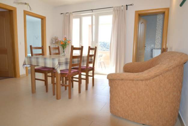 Apartment Duje 3 - Spacious stay near beach, terrace with BBQ in Artatore, Mali Lošinj
