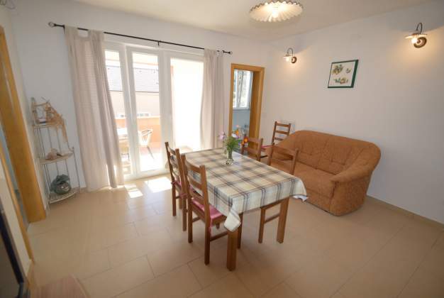 Apartment Duje 3 - Spacious stay near beach, terrace with BBQ in Artatore, Mali Lošinj