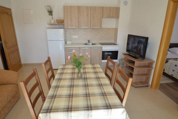 Apartment Duje 3 - Spacious stay near beach, terrace with BBQ in Artatore, Mali Lošinj