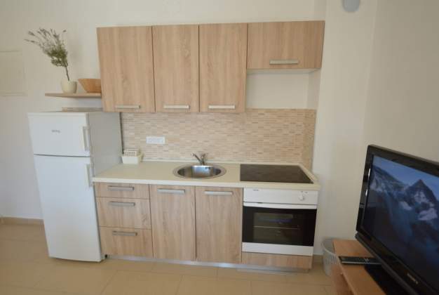 Apartment Duje 3 - Spacious stay near beach, terrace with BBQ in Artatore, Mali Lošinj