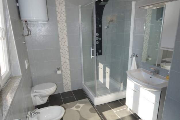 Apartment Duje 3 - Spacious stay near beach, terrace with BBQ in Artatore, Mali Lošinj