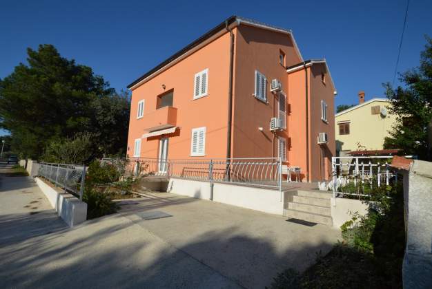 Apartment Duje 3 - Spacious stay near beach, terrace with BBQ in Artatore, Mali Lošinj