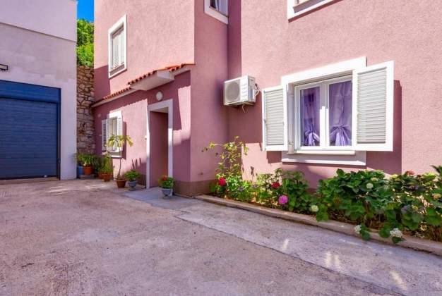 Apartment Elena 3 elegant accommodation for 4 people in Mali Lošinj